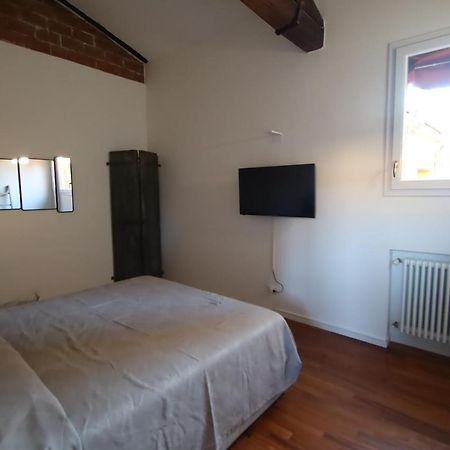 Charme Appartamento Immerso Tra Le Mura Bolognesi Bolonha Exterior foto